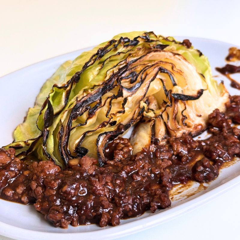 - 4月の旬菜 -<br />
春キャベツのステーキ　回鍋肉仕立て